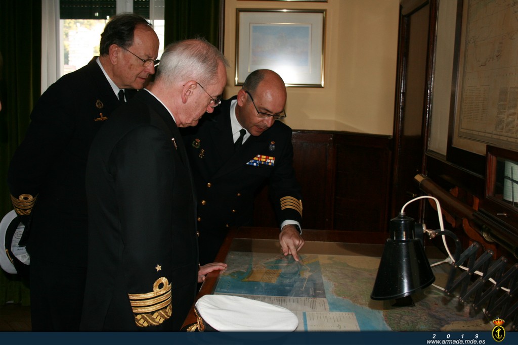 AJEMA visita la Comandancia Naval de Málaga, patrullero "Tagomago" y Destacamento Naval de Alborán